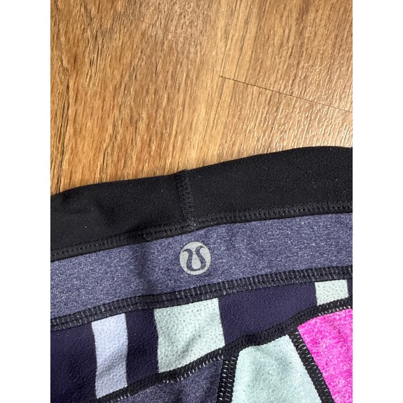 Lululemon Flare Yoga Pants Black Multi Color Geometric Waistband Size 6 - Picture 4 of 6